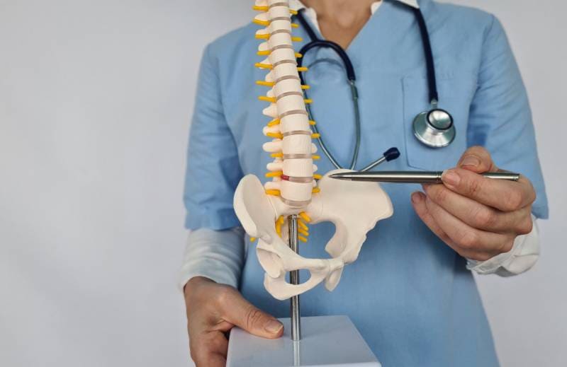 Atención Fracturas de columna por osteoporosis ofrecida por él Dr. Erick Maldonado Pérez